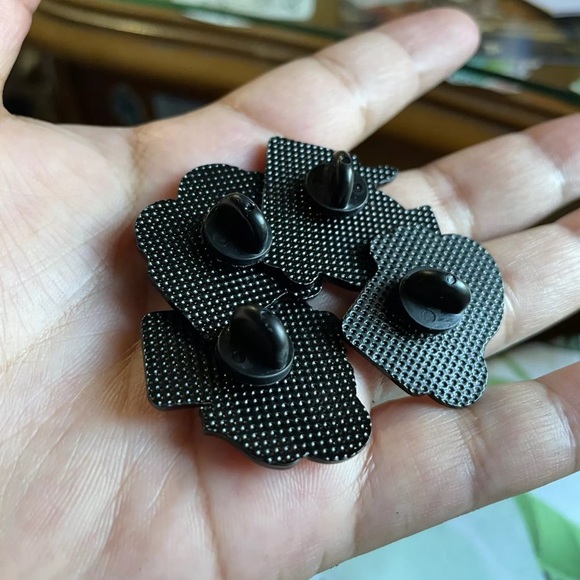 Pokemon Pins Lot of 4 - Picture 2 of 3